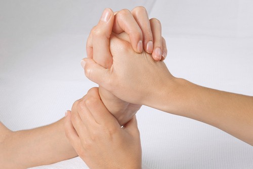 Процедура массажа кисти руки